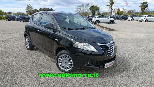 Begagnad Lancia Ypsilon 85 HK (62 kW) 2013 Svart Halvkombi