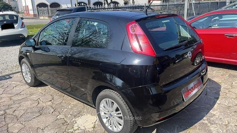 Usata Fiat Grande Punto Emotion 95 CV (69 kW) 2006 Nero Utilitaria