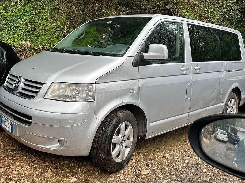 Argento Usata 2006 VW Caravelle Monovolume | 12.000 € (Buon prezzo) - Immagine 1/4