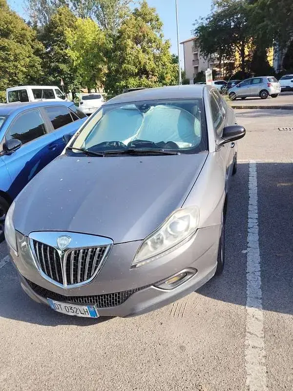 Usata Lancia Delta 120 CV (88 kW) 2009 Argento Utilitaria