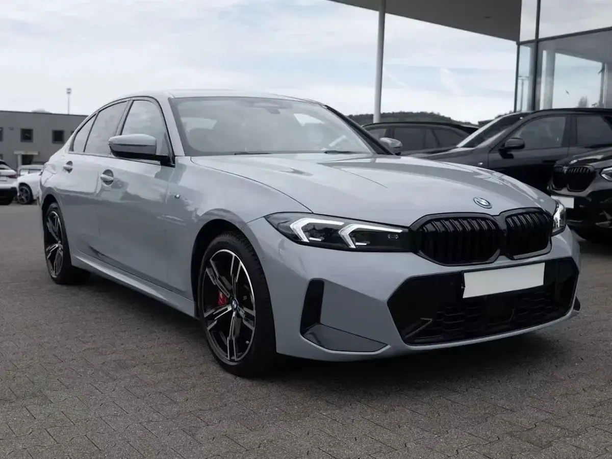 Usata BMW 330e M Sport 292 CV (214 kW) 2025 Grigio Berlina