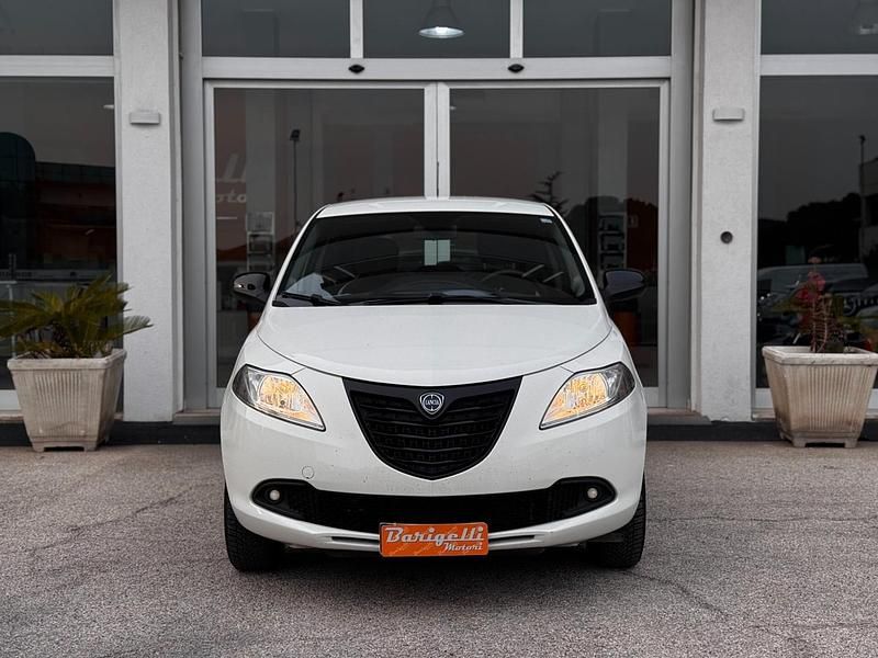 Usata Lancia Ypsilon 85 CV (62 kW) 2014 Bianco Utilitaria
