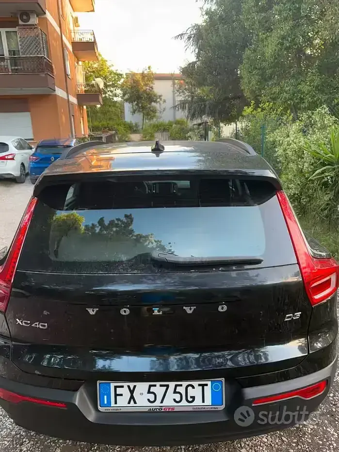 Usata Volvo XC40 Momentum 150 CV (110 kW) 2019 Nero SUV