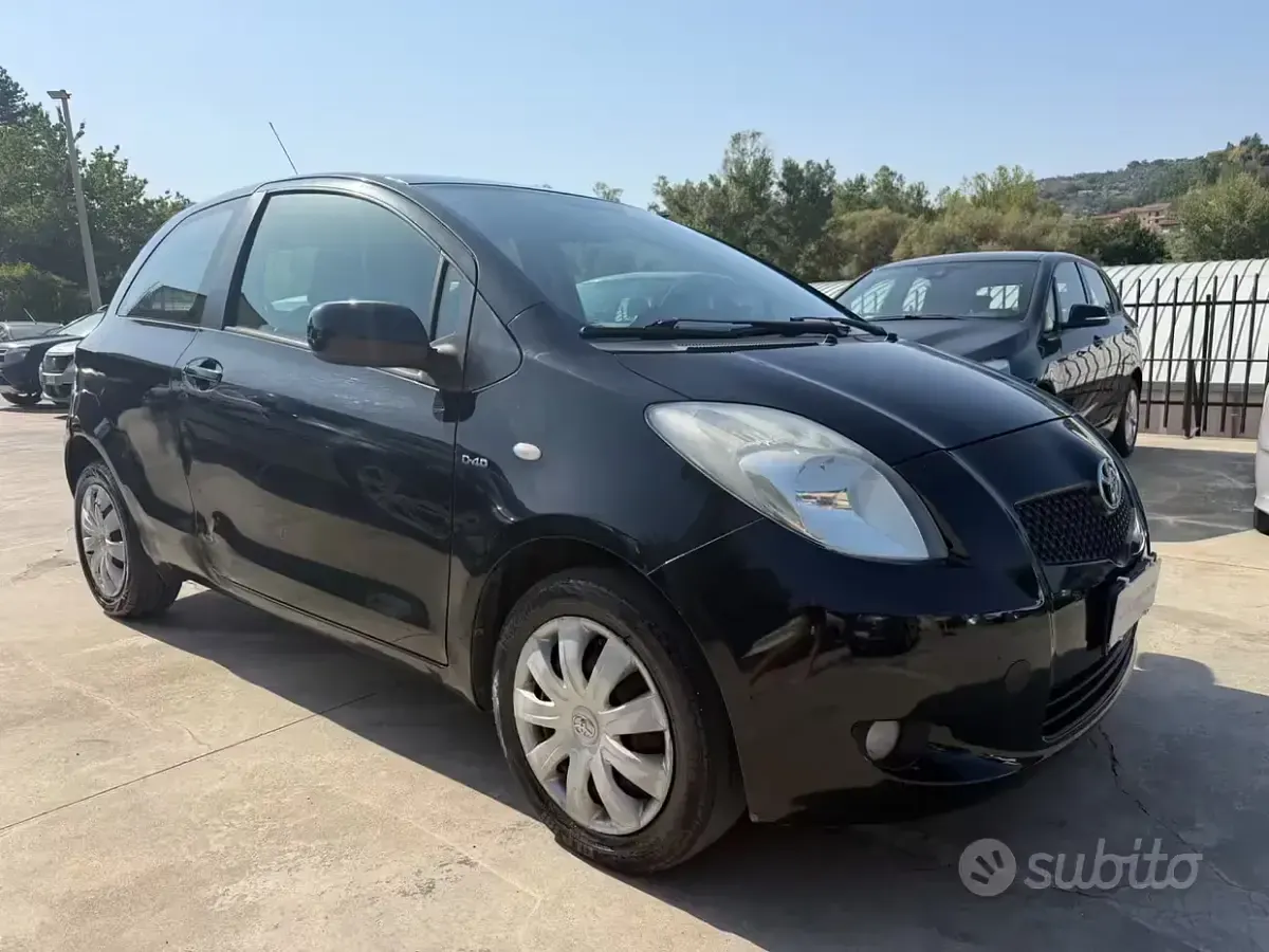 Usata Toyota Yaris Sol 90 CV (66 kW) 2008 Nero Utilitaria
