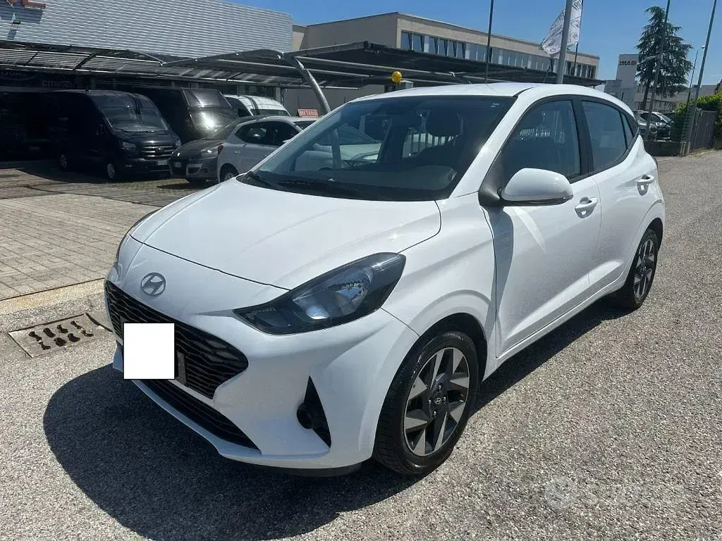 Usata Hyundai i10 67 CV (49 kW) 2024 Bianco Utilitaria