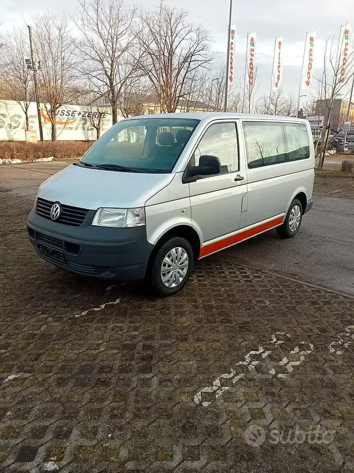 Usata VW Caravelle 131 CV (96 kW) 2008 Furgone