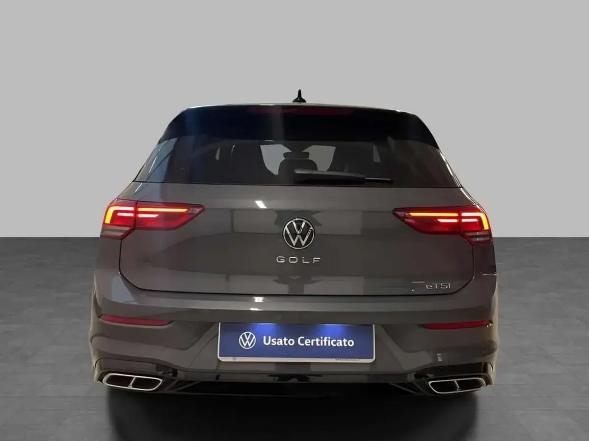 Usata VW Golf VIII R-line 150 CV (110 kW) 2024 Grigio Berlina