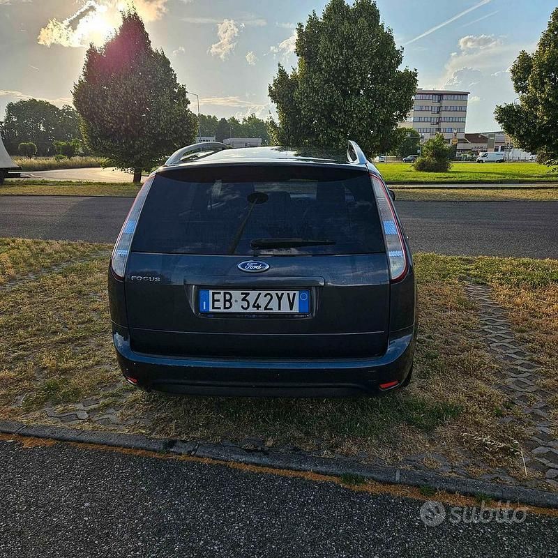 Usata Ford Focus 115 CV (84 kW) 2010 Blu Station wagon