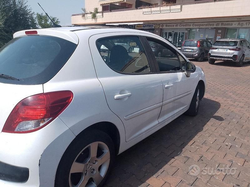 Usata Peugeot 207 93 CV (68 kW) 2010 Bianco Utilitaria