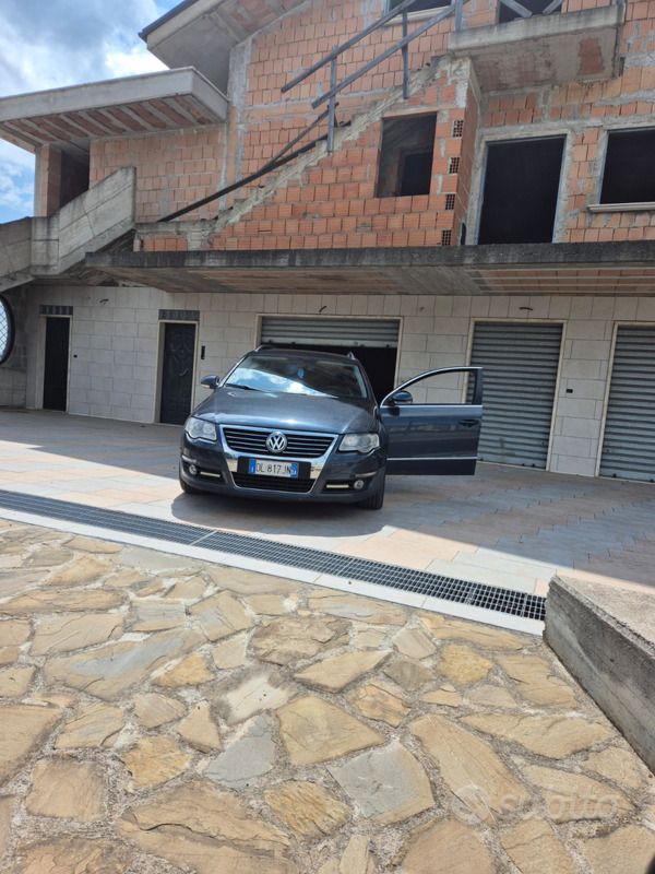 Nero Usata 2008 VW Passat Station wagon | 1200 € (Super prezzo) - Immagine 1/4
