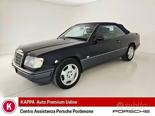 Usata Mercedes E200 136 CV (100 kW) 1996 Blu/azzurro Cabrio