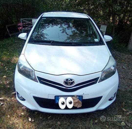Second-hand Toyota Yaris 69 CP (50 kW) 2014 Alb Berlinǎ