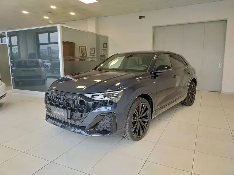 Nuova Audi Q8 S-Line 286 CV (210 kW) 2025 Blu SUV