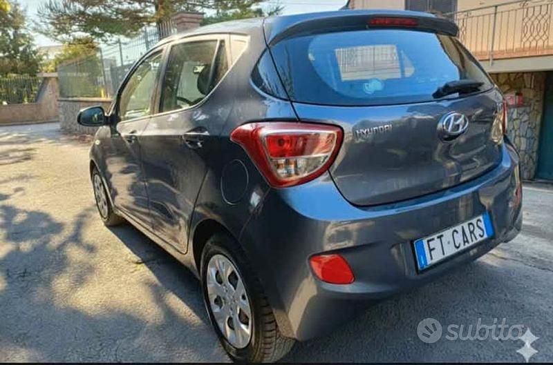 Grigio Usata 2014 Hyundai i10 Due volumi | 3999 € (Ottimo prezzo) - Immagine 1/4