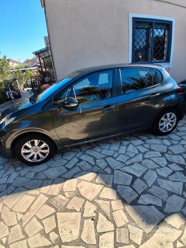 Usata Peugeot 208 75 CV (55 kW) 2016 Grigio Utilitaria