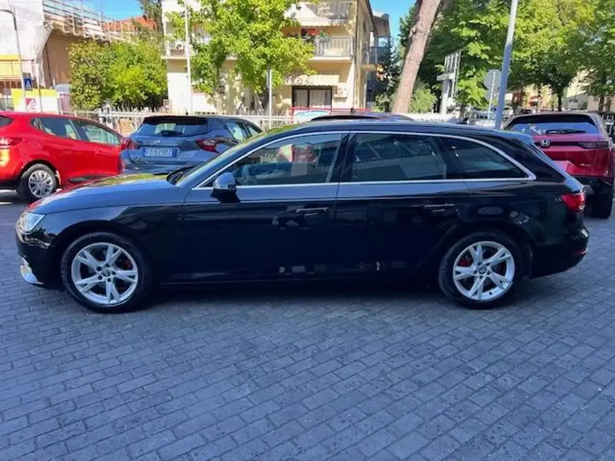 Usata Audi A4 Ambiente 150 CV (110 kW) 2018 Nero Station wagon