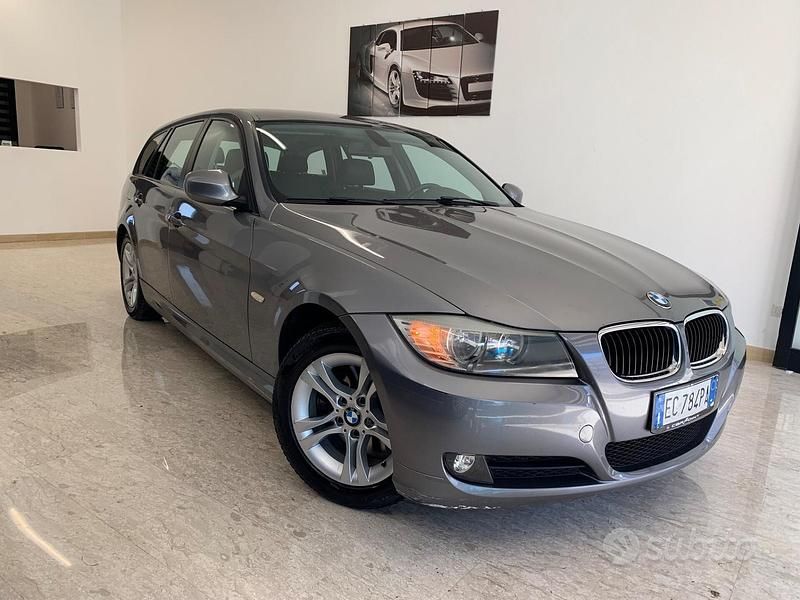 Grigio Usata 2010 BMW 318 Station wagon | 4490 € (Buon prezzo) - Immagine 1/4