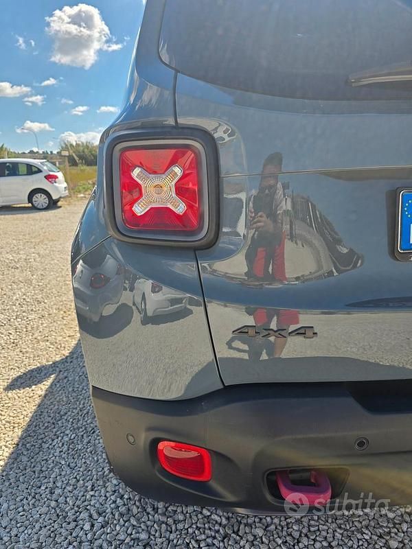 Usata Jeep Renegade Trailhawk 170 CV (125 kW) 2016 Grigio SUV
