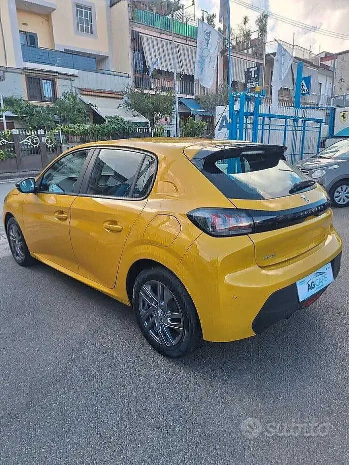 Usata Peugeot 208 75 CV (55 kW) 2022 Giallo Utilitaria
