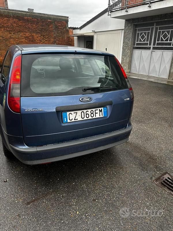 Usata Ford Focus Style 90 CV (66 kW) 2006 Blu Station wagon