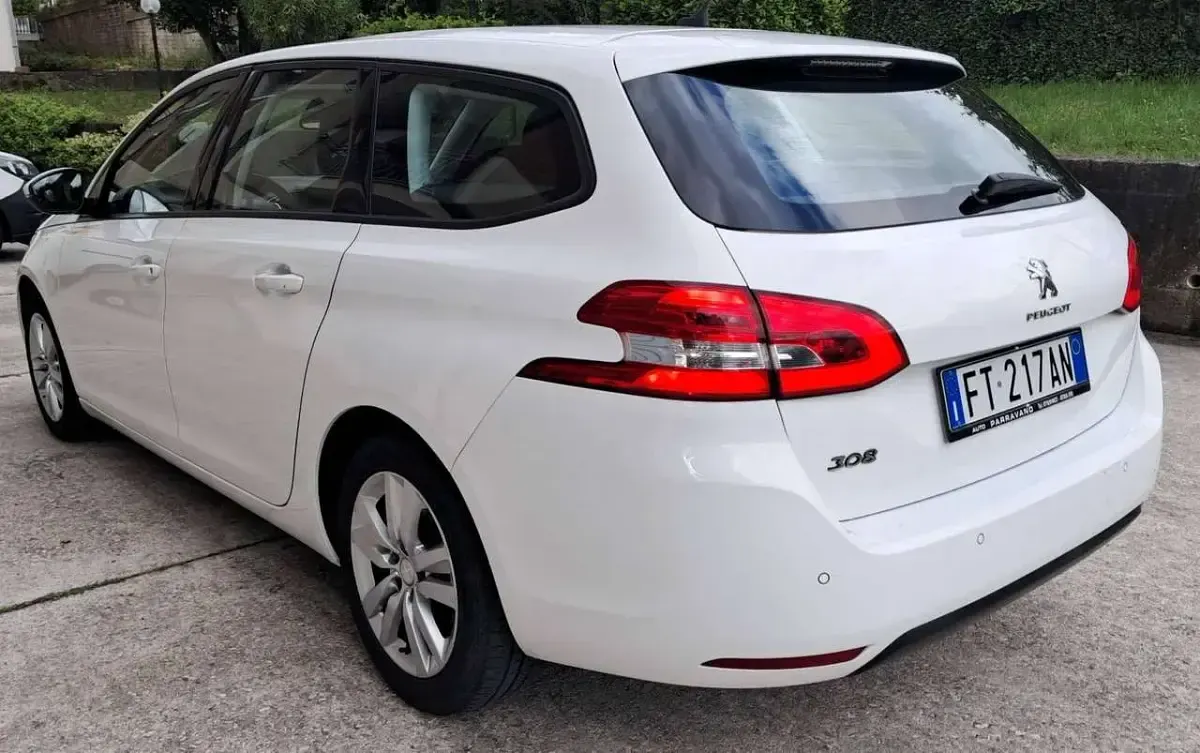 Usata Peugeot 308 SW Business-Line 131 CV (96 kW) 2018 Bianco Station wagon