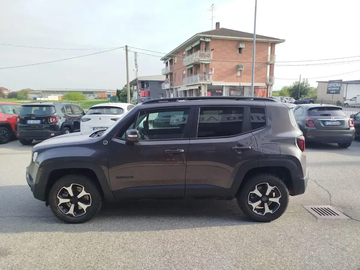 Usata Jeep Renegade Trailhawk 240 CV (176 kW) 2021 Grigio SUV
