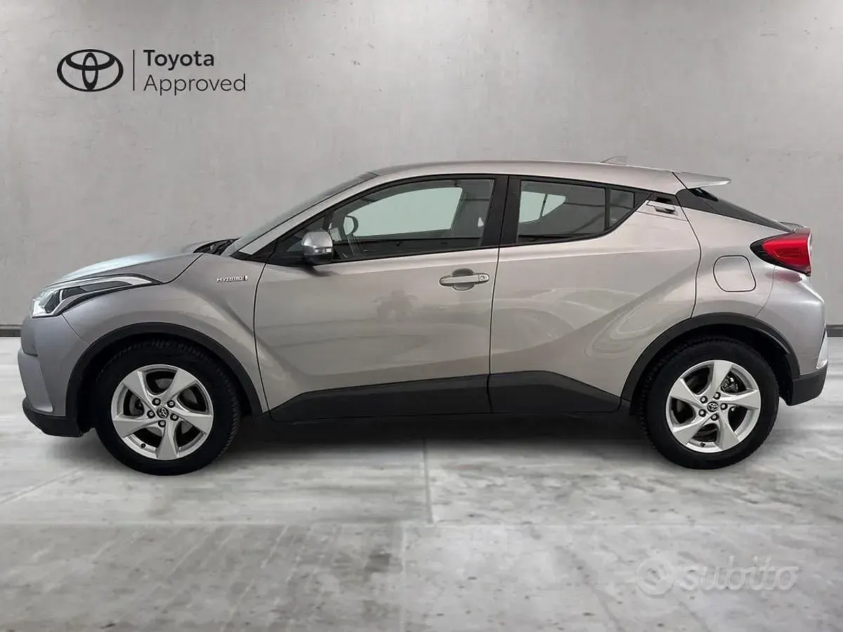 Usata Toyota C-HR Active 98 CV (72 kW) 2019 Grigio SUV