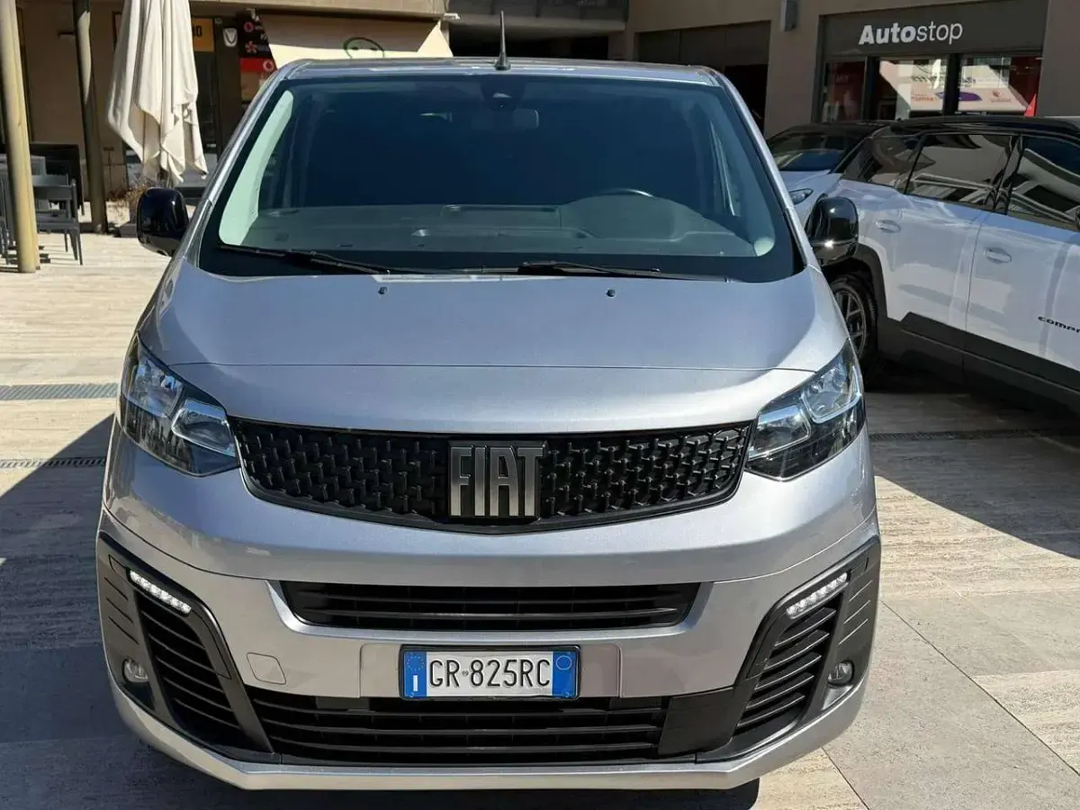 Usata Fiat Scudo Lounge 145 CV (106 kW) 2022 Grigio Furgone