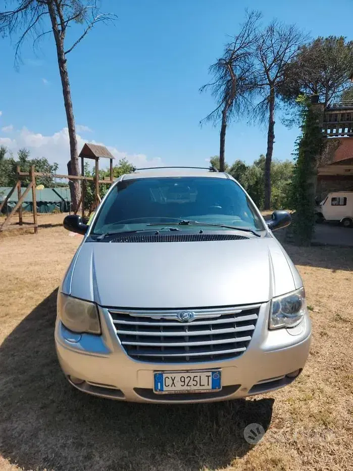 Usata Chrysler Grand Voyager 150 CV (110 kW) 2005 Grigio Monovolume