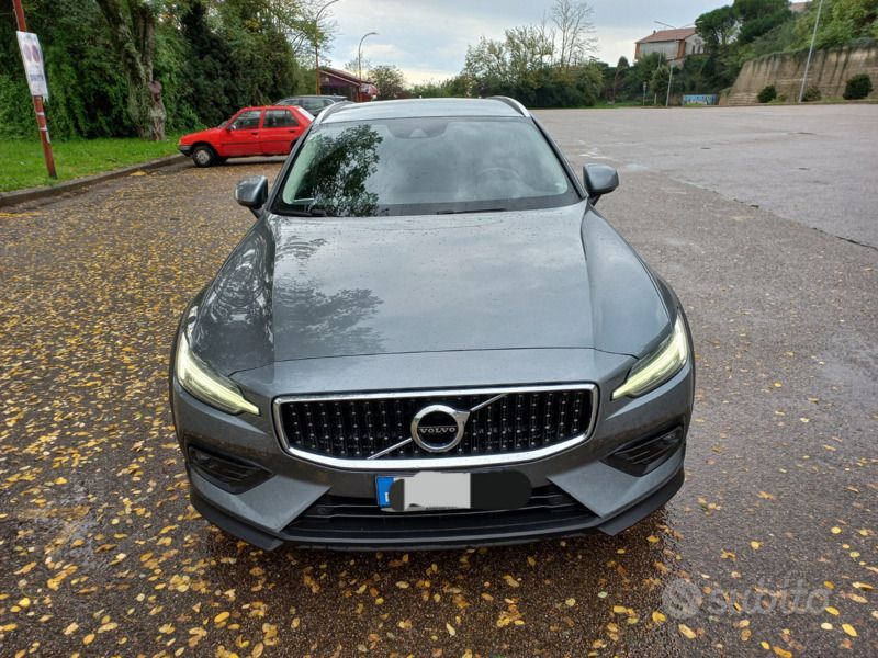 Grigio Usata 2019 Volvo V60 CC Business Edition Station wagon | 21.000 € (Ottimo prezzo) - Immagine 1/4