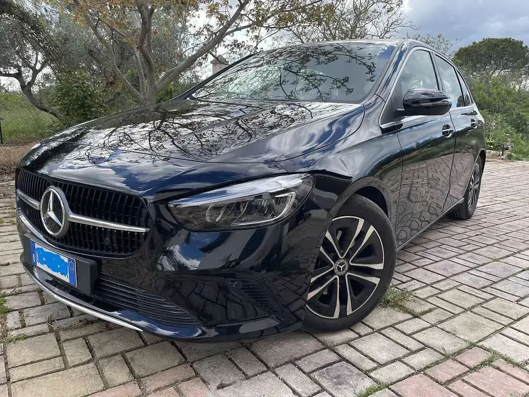 Usata Mercedes B180 116 CV (85 kW) 2024 Nero Utilitaria