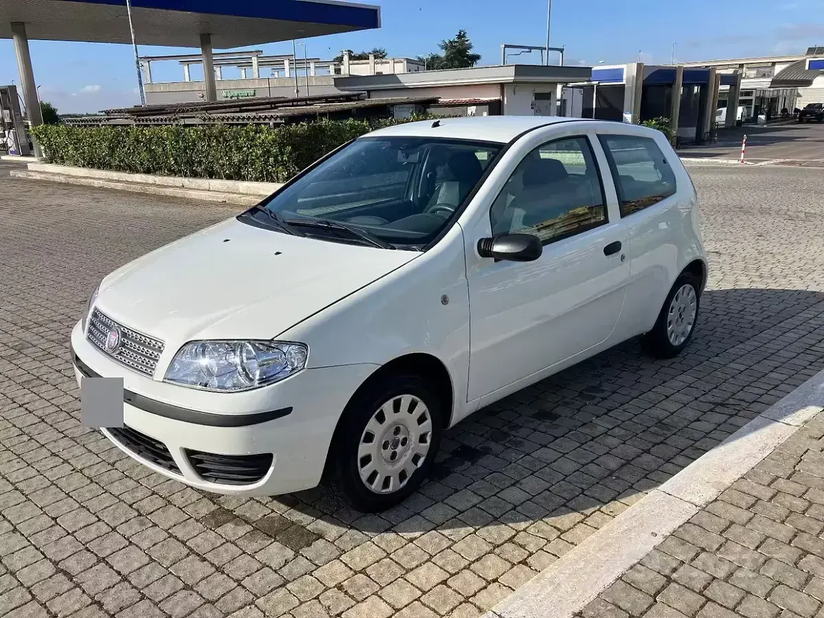 Usata Fiat Punto Classica 60 CV (44 kW) 2009 Bianco Utilitaria