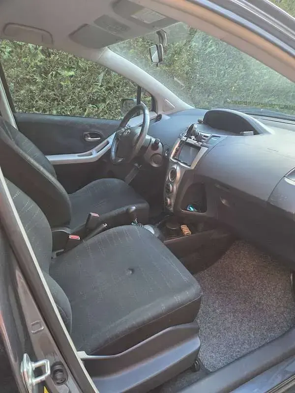 Usata Toyota Yaris 87 CV (63 kW) 2008 Grigio Utilitaria