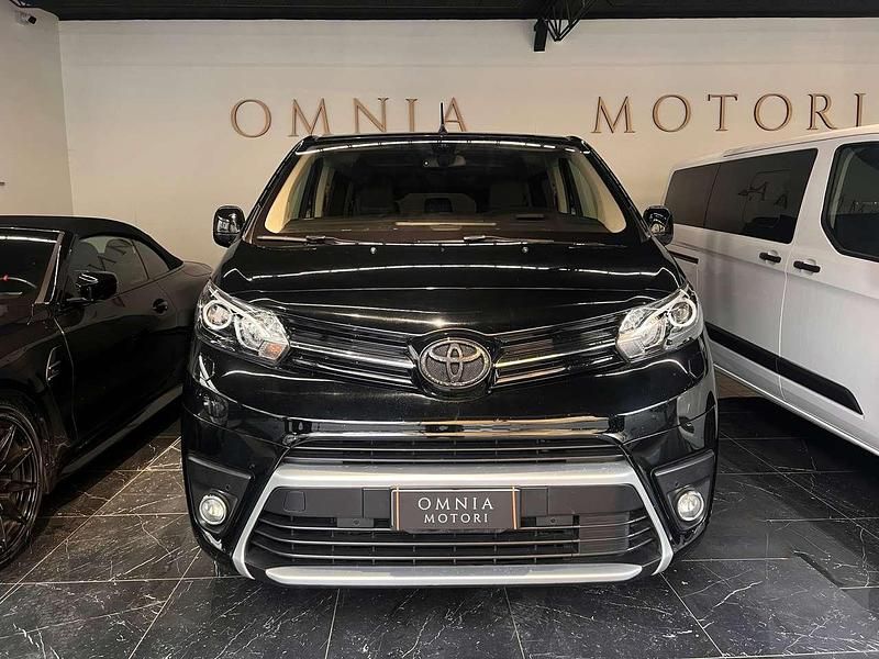 Usata Toyota Proace Luxury 177 CV (130 kW) 2022 Nero Monovolume