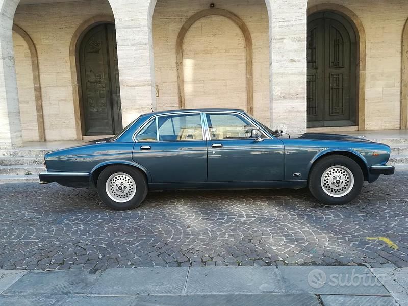 Usata Jaguar XJ6 200 CV (147 kW) 1986 Blu Berlina