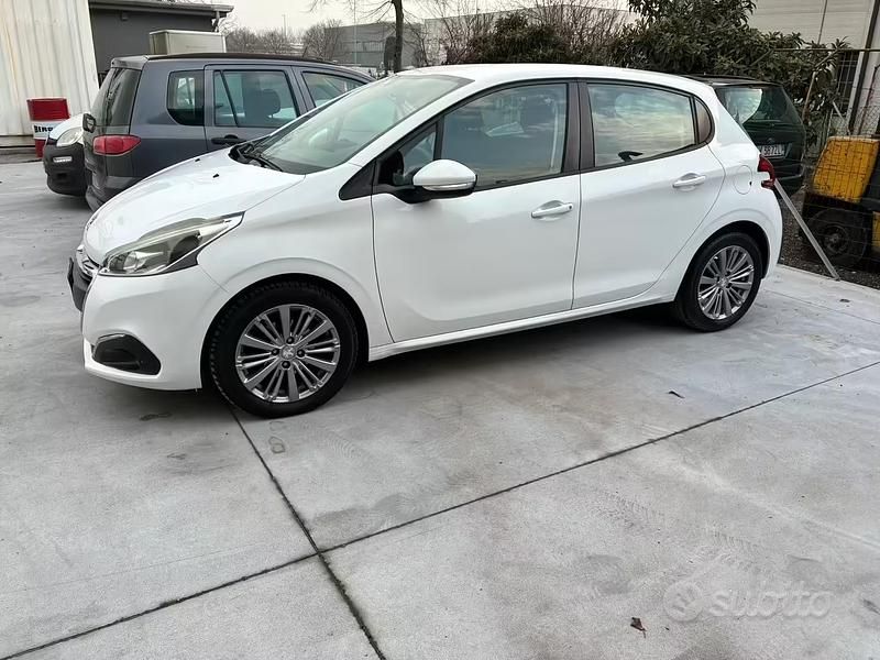 Usata Peugeot 208 Allure 82 CV (60 kW) 2016 Bianco Utilitaria