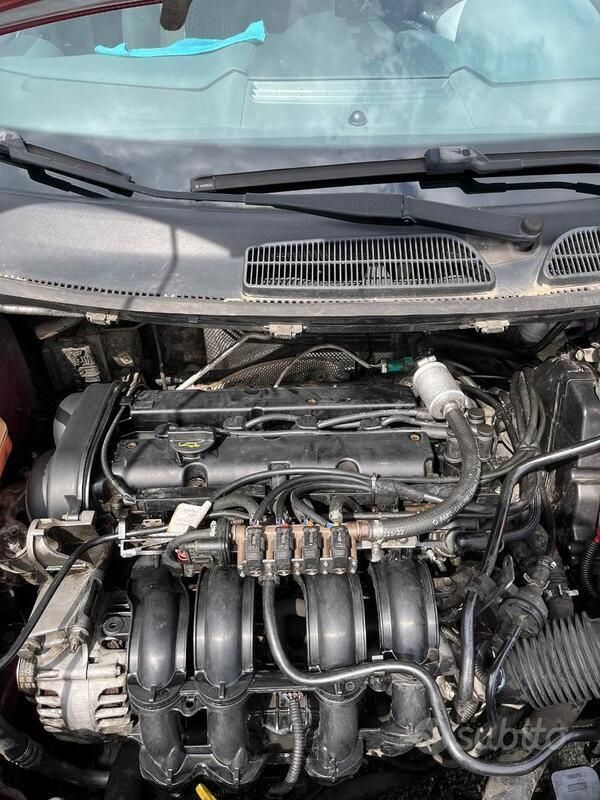 Usata Ford Fiesta Titanium 96 CV (70 kW) 2009 Rosso Utilitaria