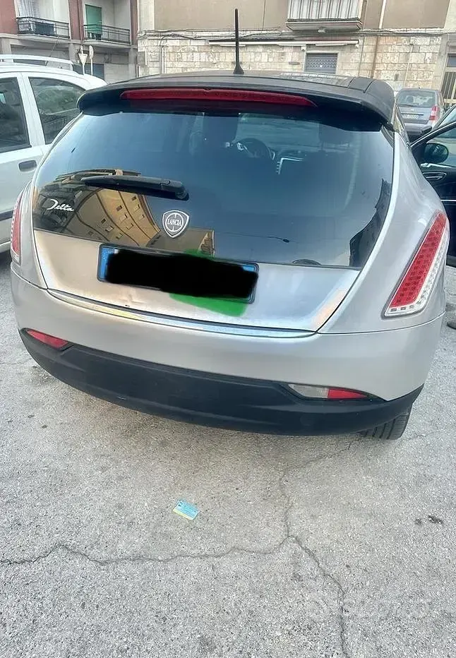 Usata Lancia Delta 120 CV (88 kW) 2008 Grigio Utilitaria