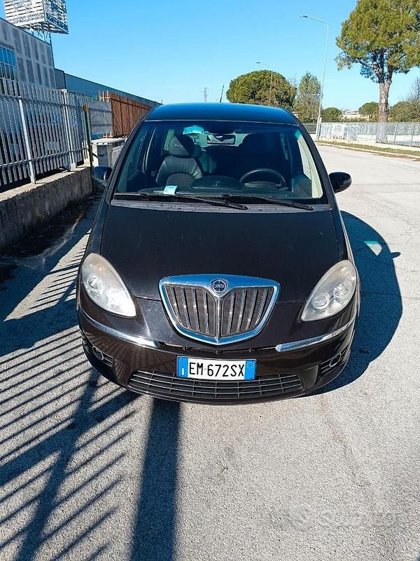 Usata Lancia Musa 95 CV (69 kW) 2012 Marrone Monovolume