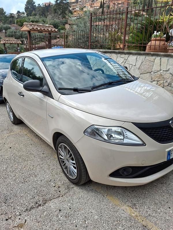 Usata Lancia Ypsilon 2018 Bianco Utilitaria