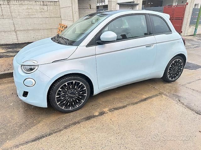 Usata Fiat 500e Icon 42 kW (58 CV) 2021 Blu Berlina
