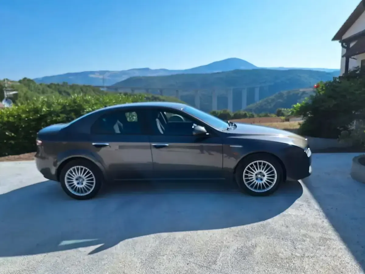 Usata Alfa Romeo 159 150 CV (110 kW) 2008 Marrone Berlina