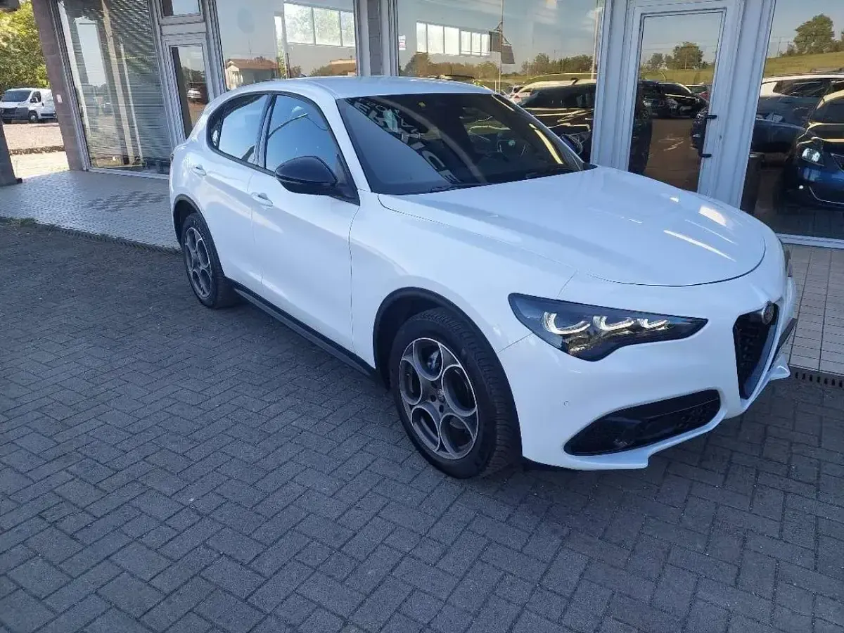 Usata Alfa Romeo Stelvio Sprint 209 CV (153 kW) 2023 Bianco SUV