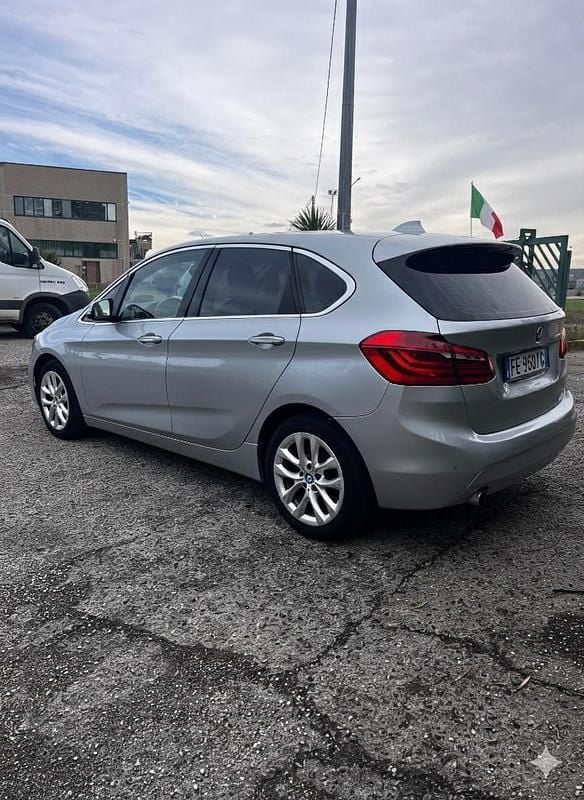 Usata BMW 218 Luxury Line 150 CV (110 kW) 2016 Argento Station wagon