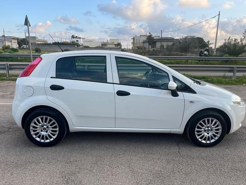 Usata Fiat Grande Punto 77 CV (56 kW) 2013 Bianco Utilitaria