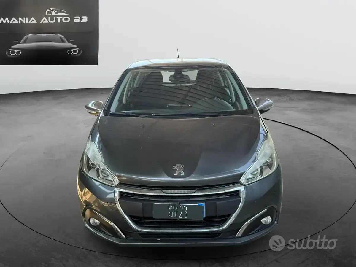 Usata Peugeot 208 GT-line 100 CV (73 kW) 2017 Grigio Utilitaria