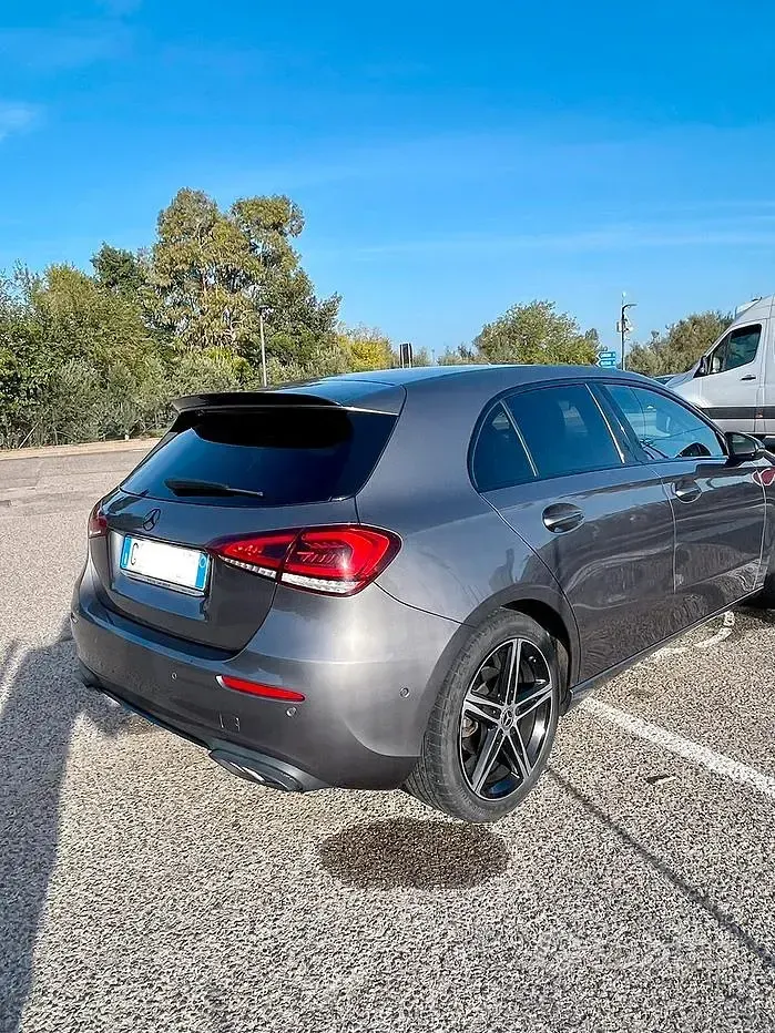 Usata Mercedes A180 Sport 116 CV (85 kW) 2021 Grigio Berlina
