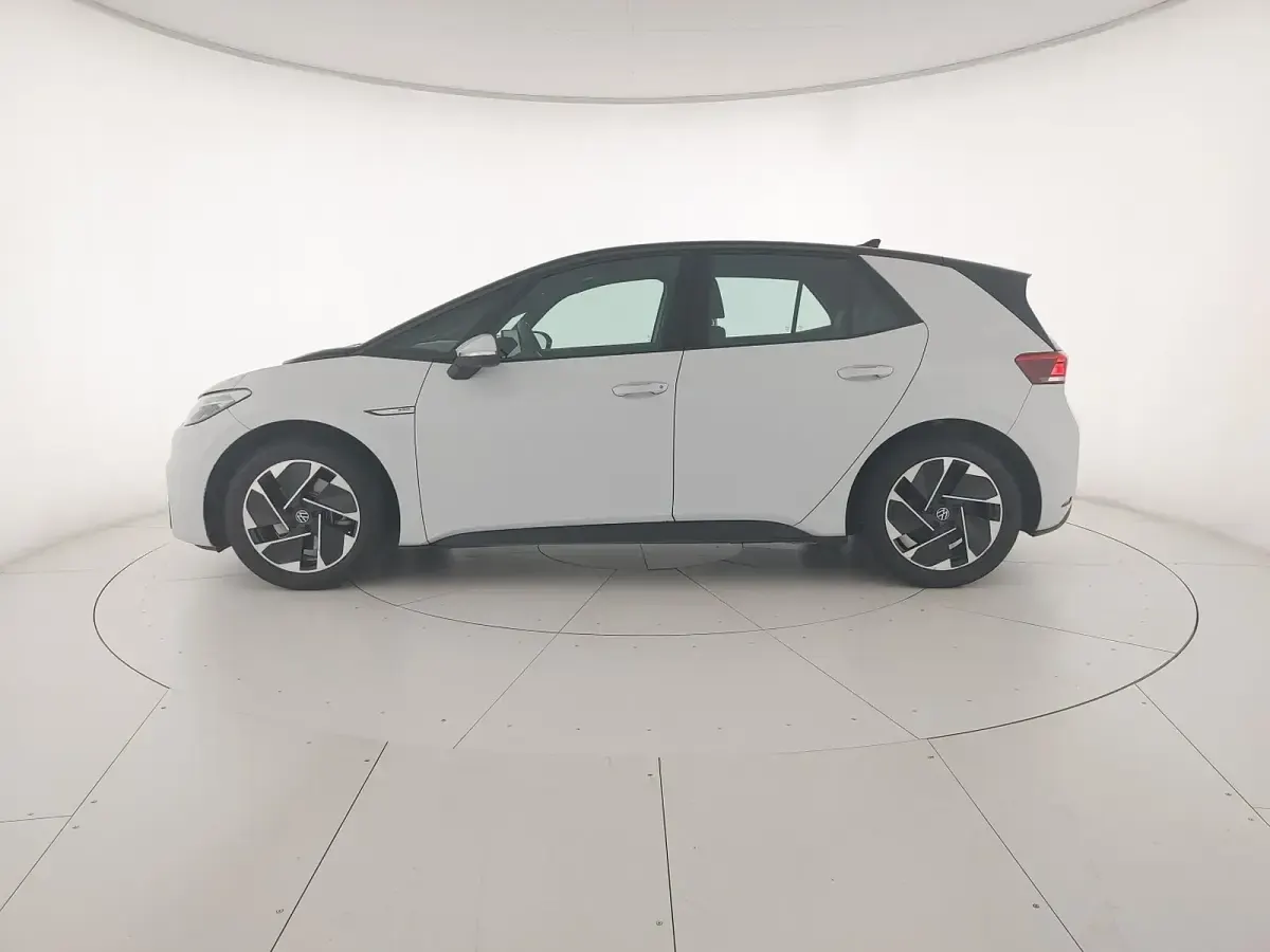 Usata VW ID.3 Pro Performance 150 kW (204 CV) 2023 Glacier white metallizzato nero Utilitaria