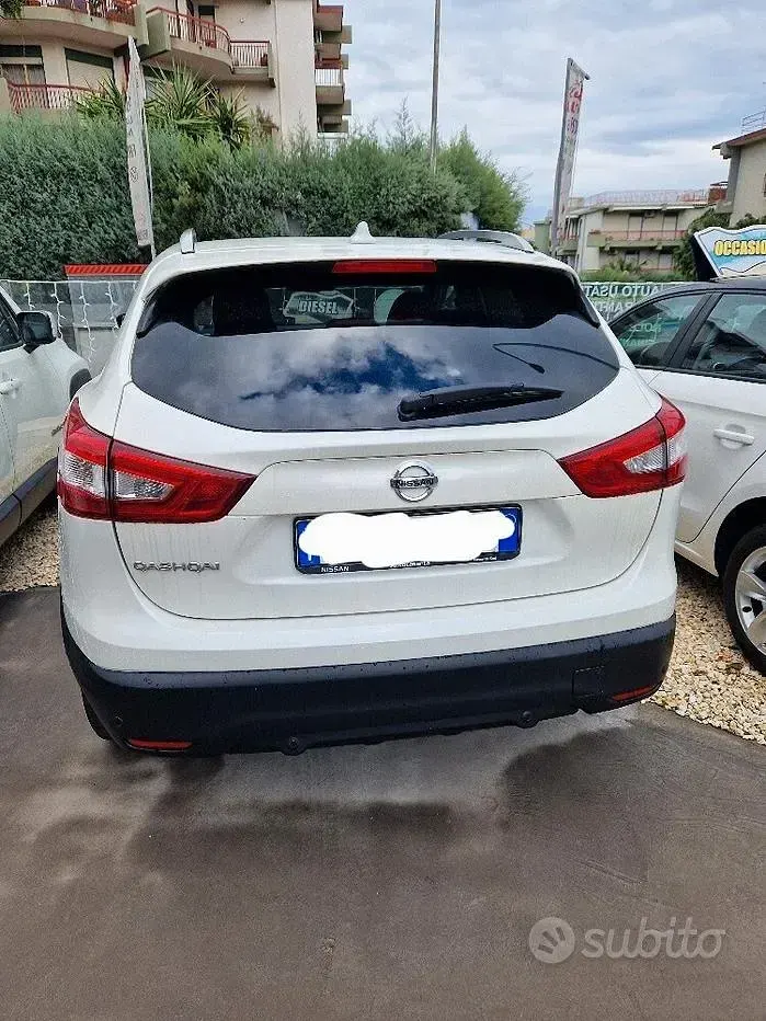 Usata Nissan Qashqai Tekna 131 CV (96 kW) 2015 Bianco SUV
