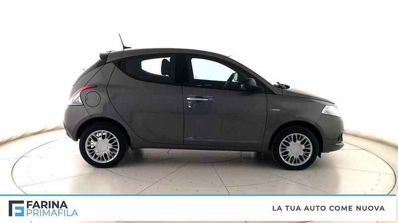 Usata Lancia Ypsilon Gold 69 CV (50 kW) 2024 Grigio Utilitaria